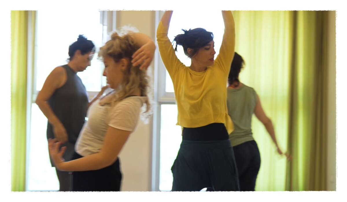 לימודים וקורסים ריקוד אימפרוביזציה עם אילנית תדמור-מרכז גוף נפש בKefar Sava - מרכז גוף נפש - דרך גוף