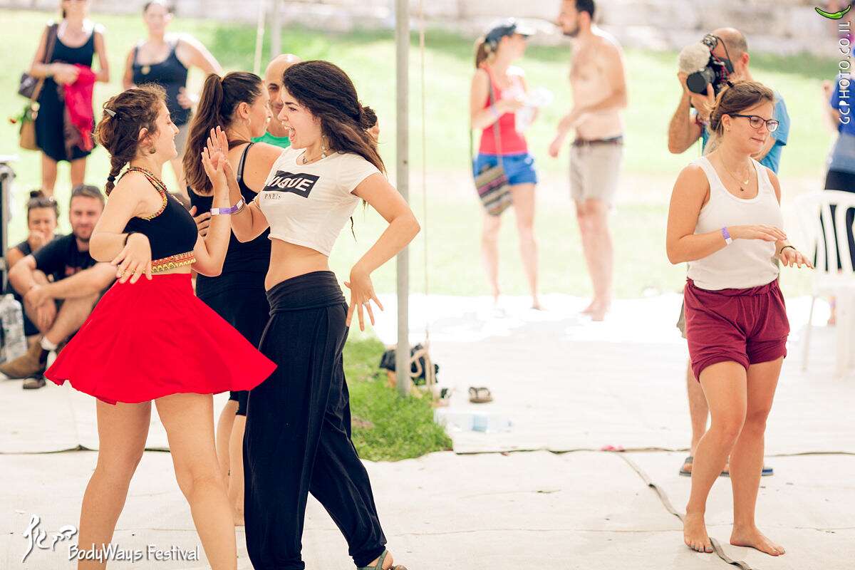 סדנת ריקודים לטיניים עם אביטל רוטמן - פסטיבל דרך גוף 2023 - דרך גוף