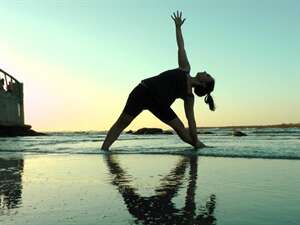Yoga on the Beach - Rachel Adler - The Yoga Space - דרך גוף