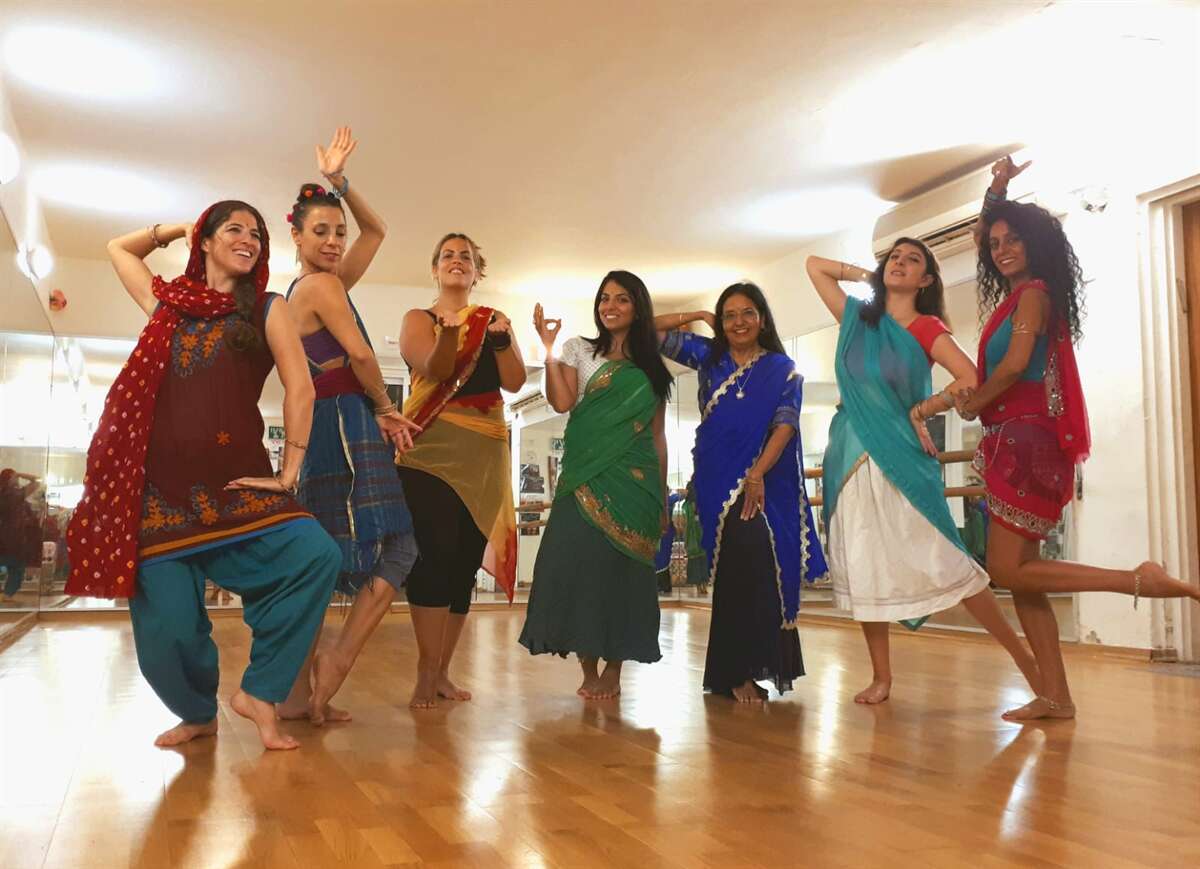 שיעור ריקוד הודי בתל אביב בשני סגנונות