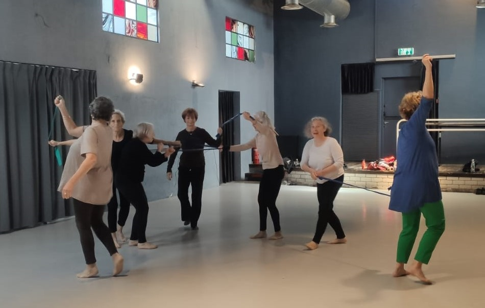 אימפרוביזציה לנשים 60+, לתנועה וריקוד אין גיל